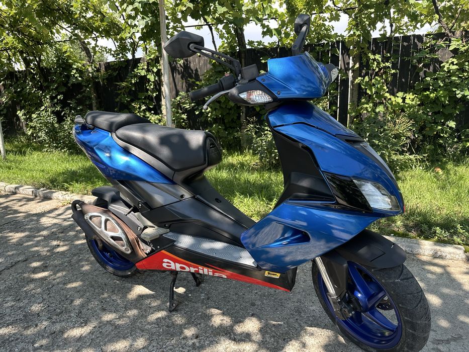 Scuter aprilia sr 50 .Dezmembrez sau vand in intregime