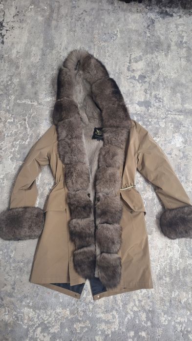 Продам парку натуралка