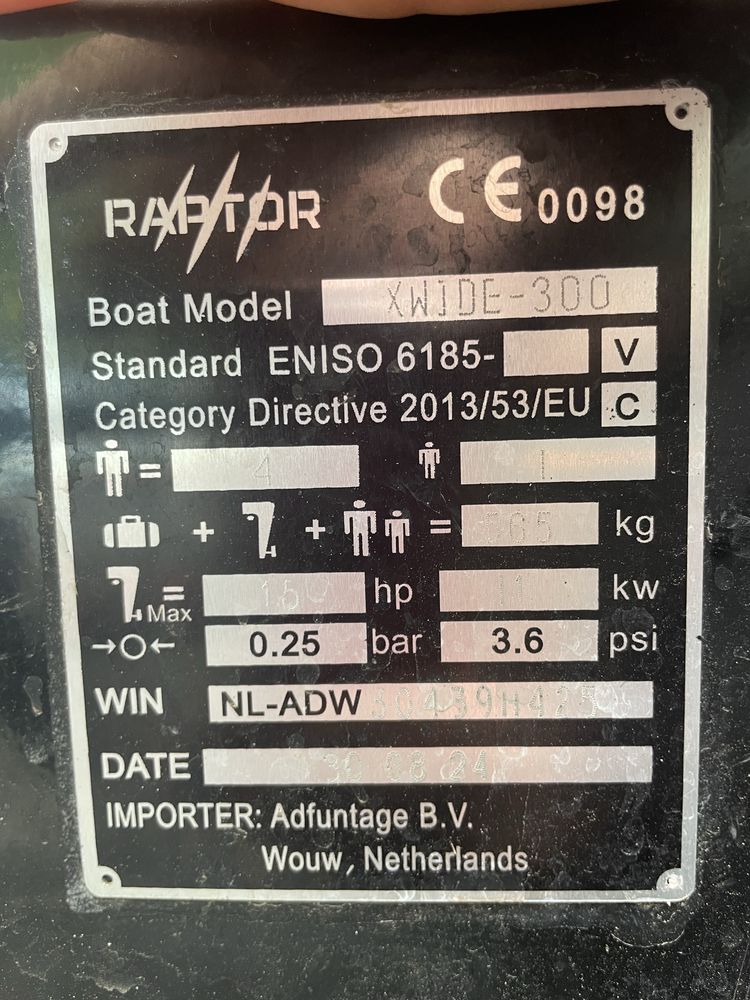 Raptor XWJDE-300 с извънбордов двигател Yamaha Four Stroke 9.9 к.с
