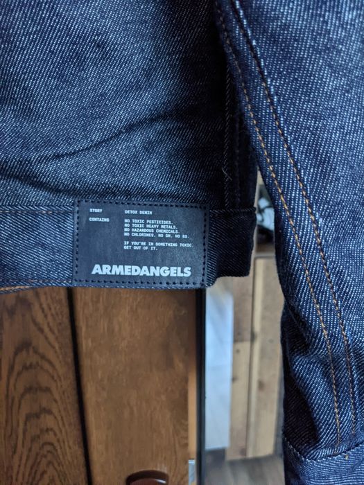 Geacă și cămașă de firmă