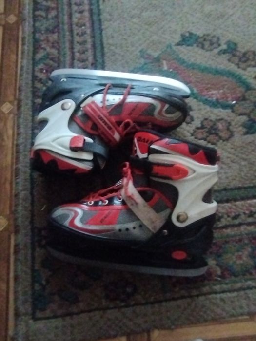 Продам коньки размер примерно 41-40