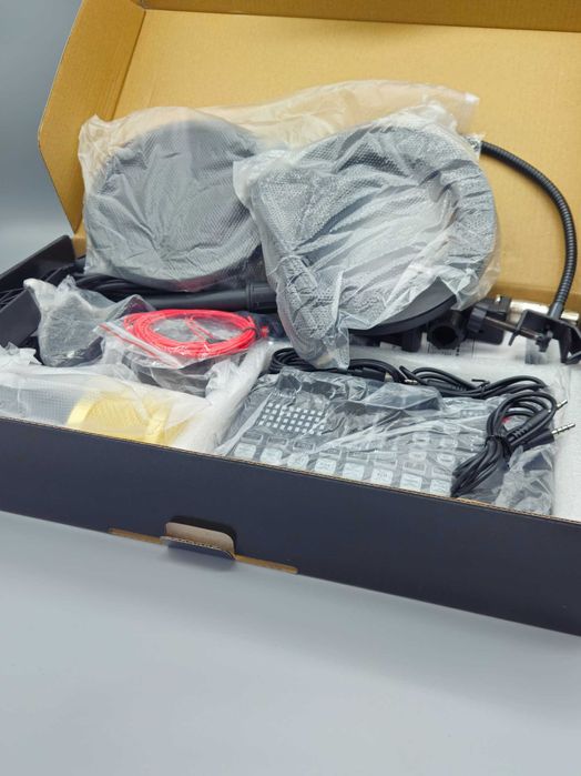 Професионален комплект студиен микрофон звукова карта,V8S, стойка и др