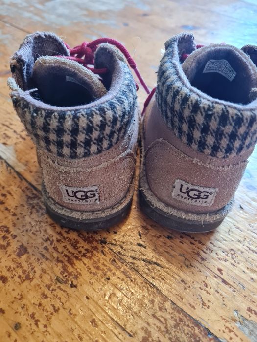 Ugg marimea 23.5