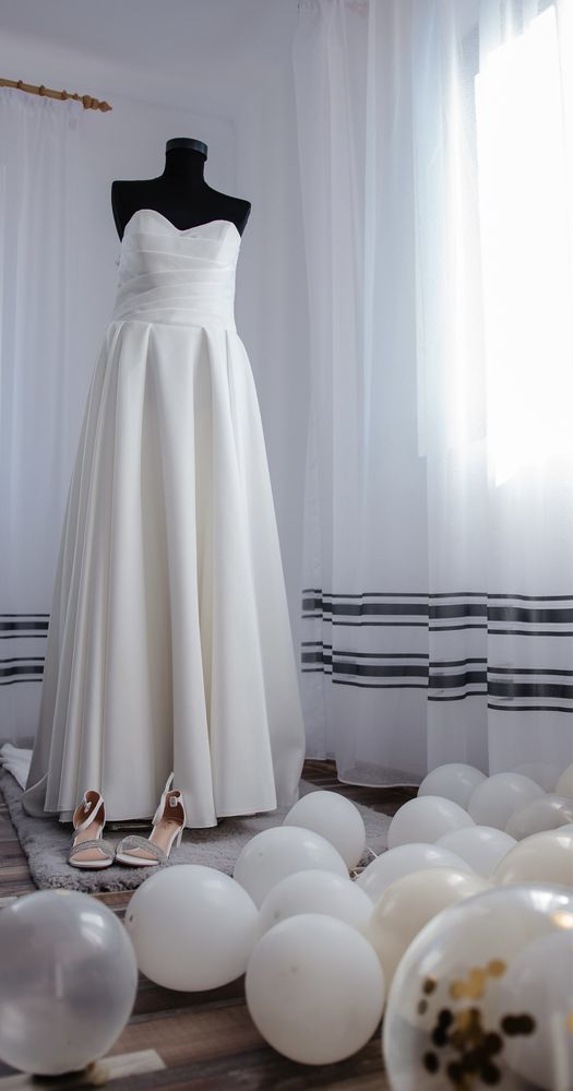 Rochie de mireasa crapata pe picior cu maneci detasabile din tafta