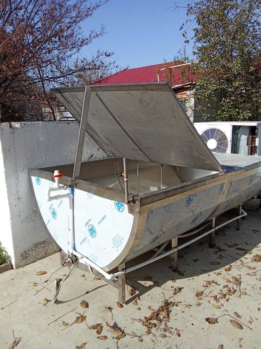 Продается охладитель молока 2000 литров горизонтальный.