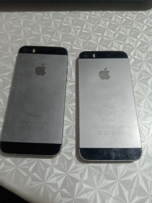 Продам на запчасти айфон 5S
