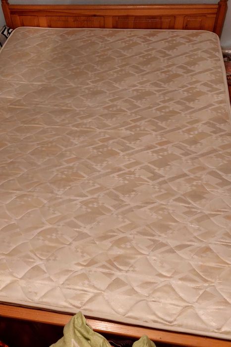 Продавам  3 матрака за спалня