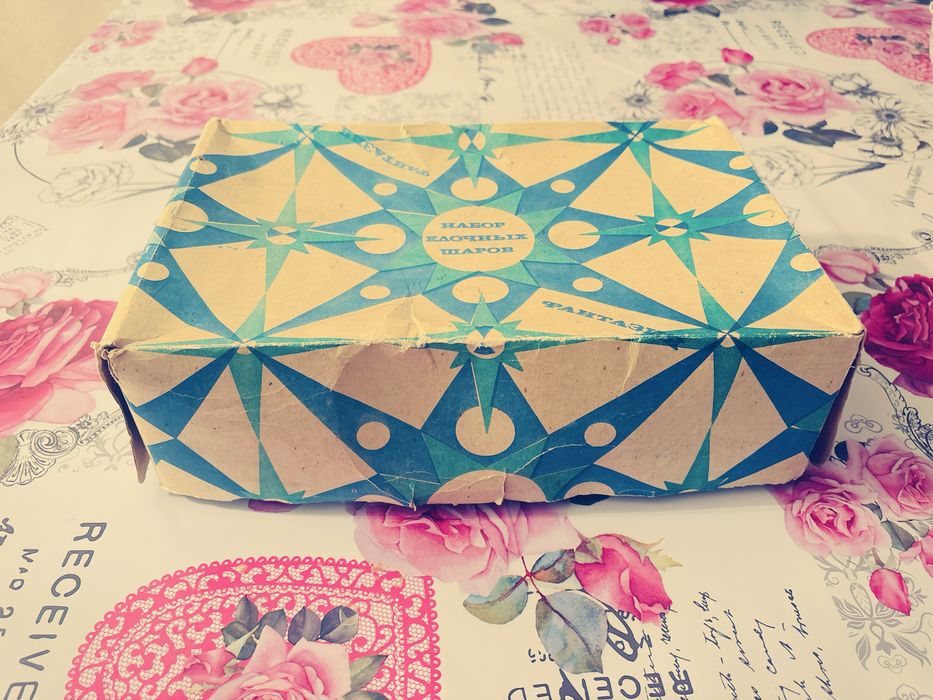 Продам Советскую Новогоднюю коробку для игрушек