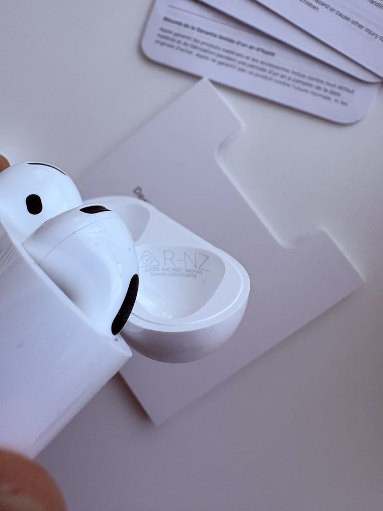 Оригинални AirPods 4 (ANC)