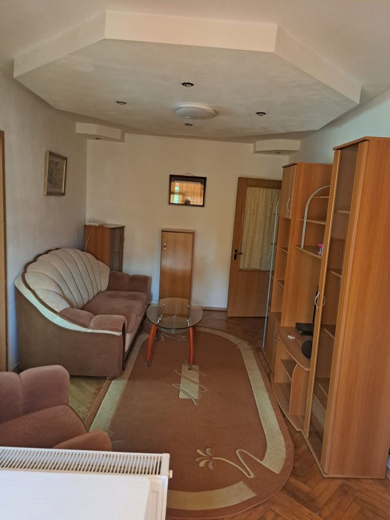 Propietar, vănd apartament 2 camere semidecomandat.