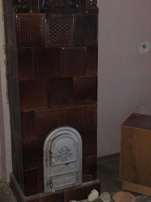 Vand țigle si sobă de teracotă