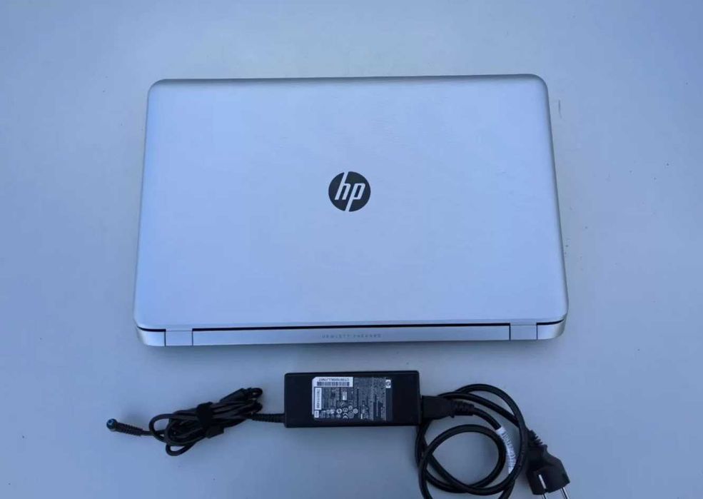 Большой, 17 дюймовый, 4 ядерный ноутбук Hp