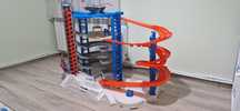 Мега гараж на HOT WHEELS