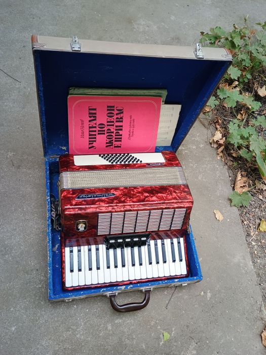 Акордеон в кутия