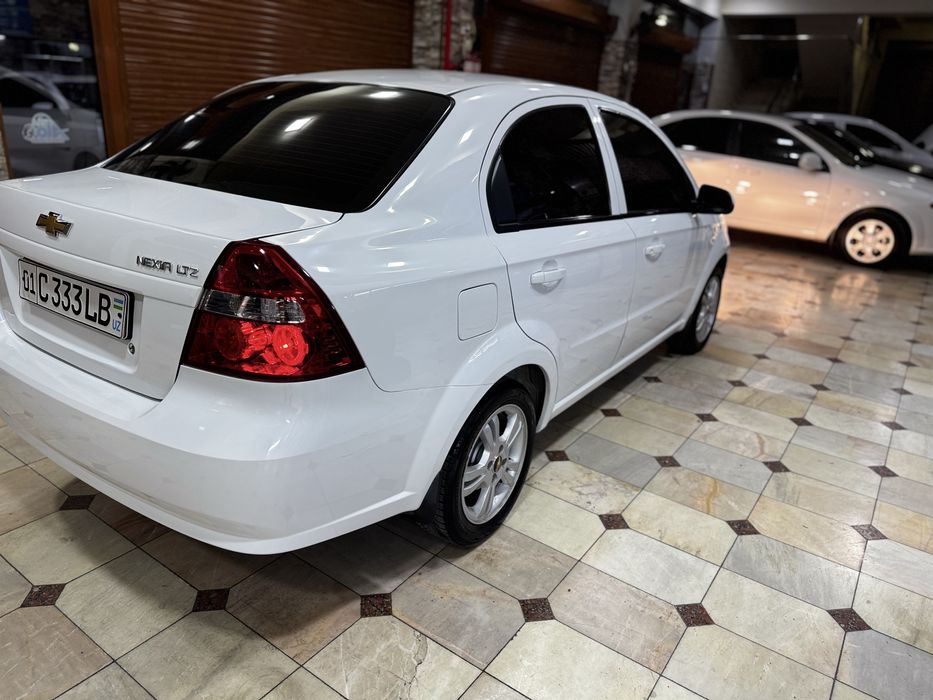 Nexia 3 avtomat sotiladi