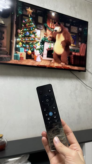 Продаю телевизор с Яндекс системой.