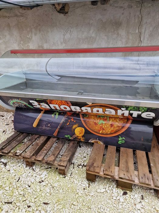 Топла витрина с каса