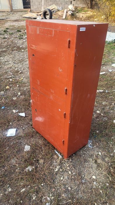 Продам два сейфа