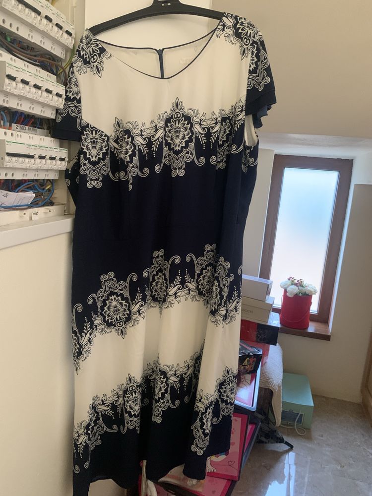 Vand rochie dama marimea 50-52