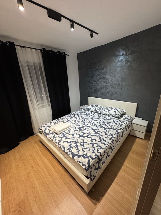 Inchiriez in regim hitelier apartament cu 3 camere zona centrala