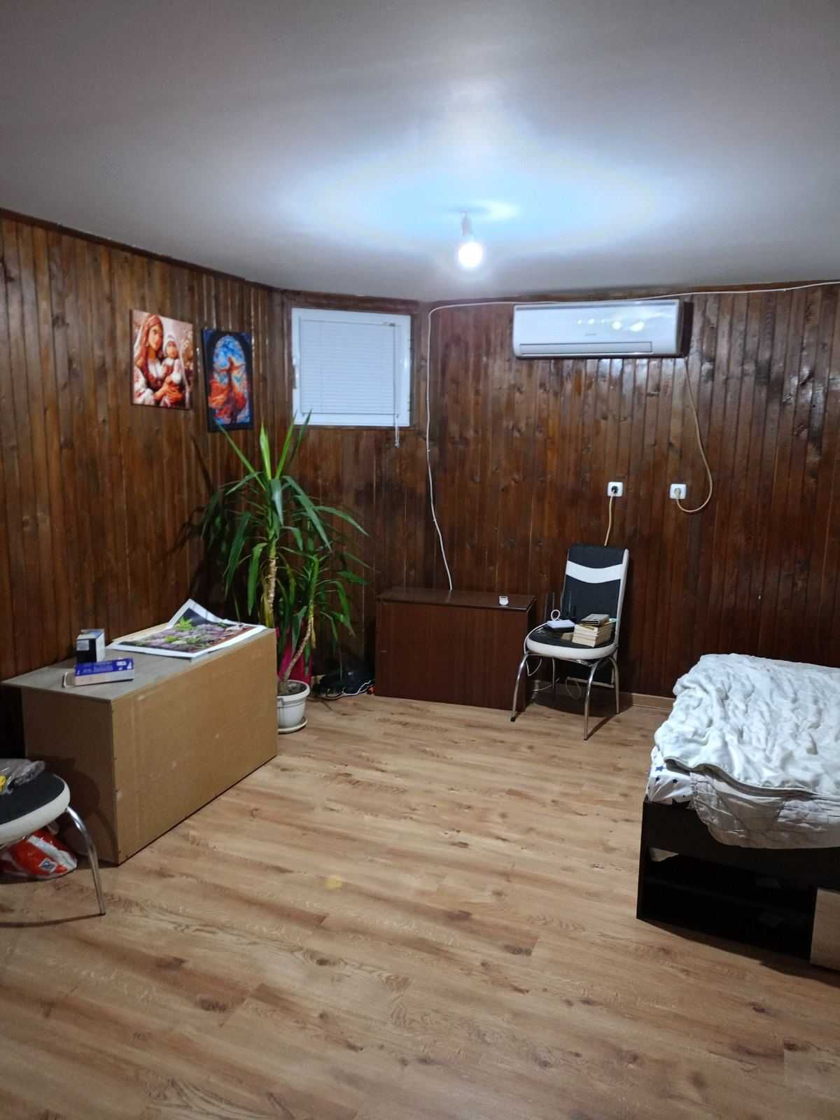 Етаж от къща в село Лозен