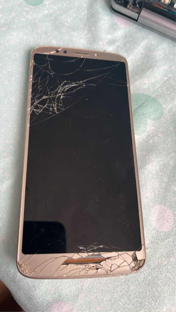 Huawei Y6p DualSim 64gb 3gb ram cu sticla crapata dar functional