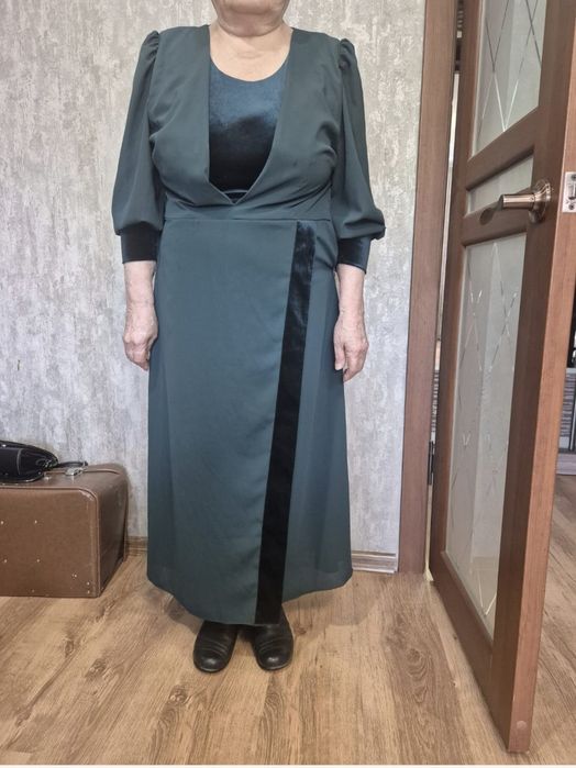 Продам новое платье.