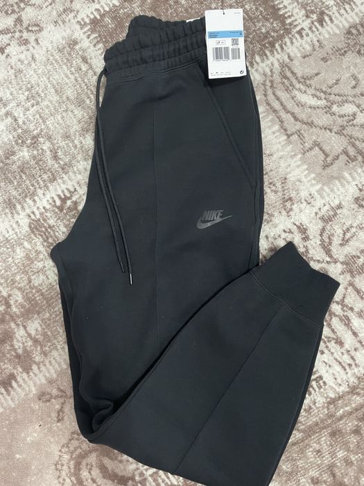 Чисто нов дамски анцунг Nike оригинален