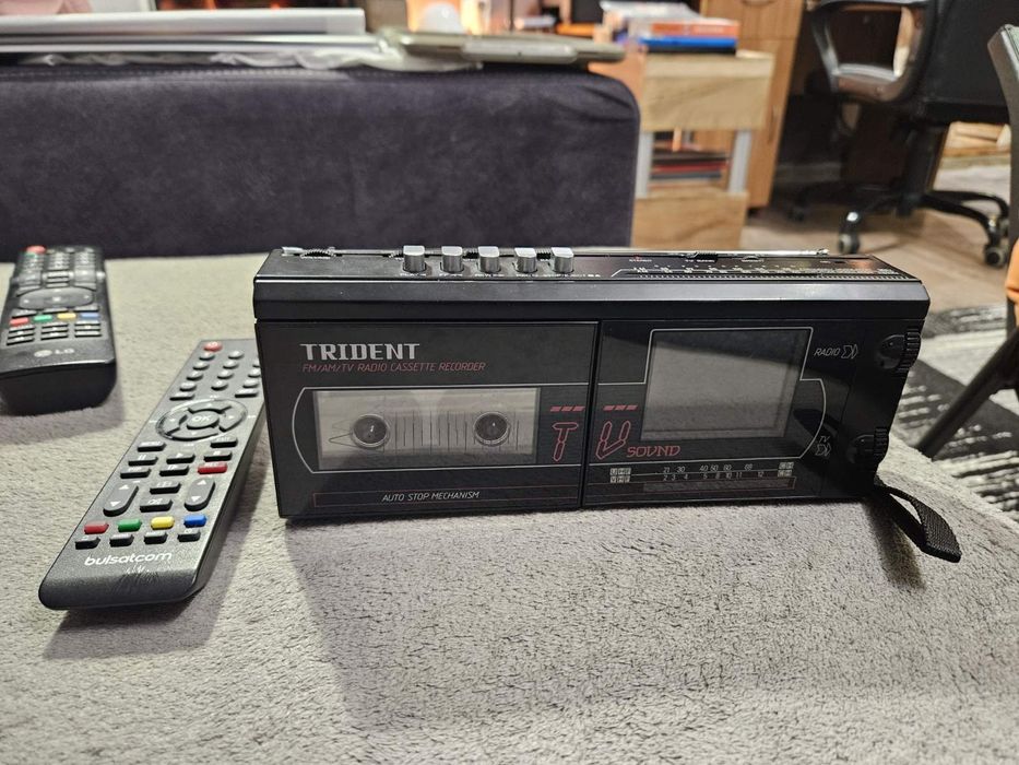 Ретро радио касетофон с телевизорче марка TRIDENT made in Japan