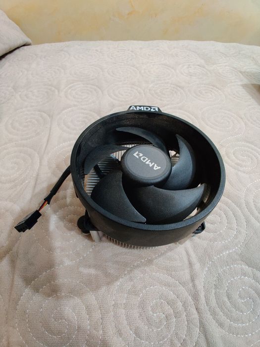 Cooler AMD pentru seria 1000