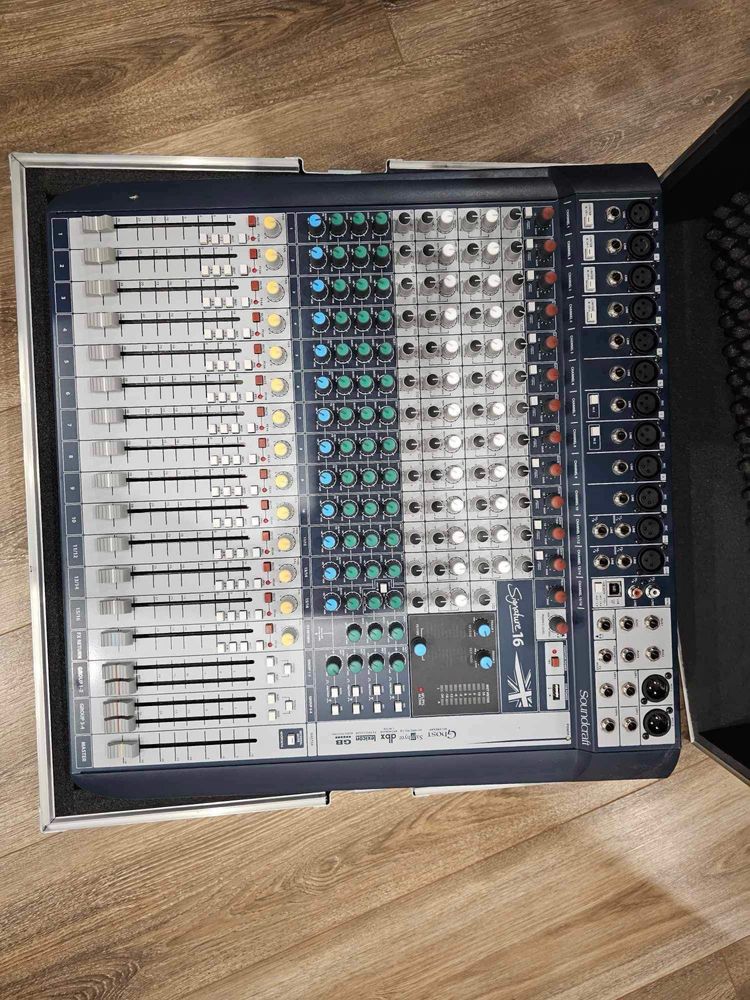 Mixer Soundcraft signature 16 cu case