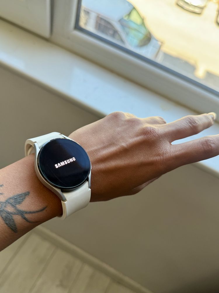 Смарт часовник Galaxy Watch 4 перфектен