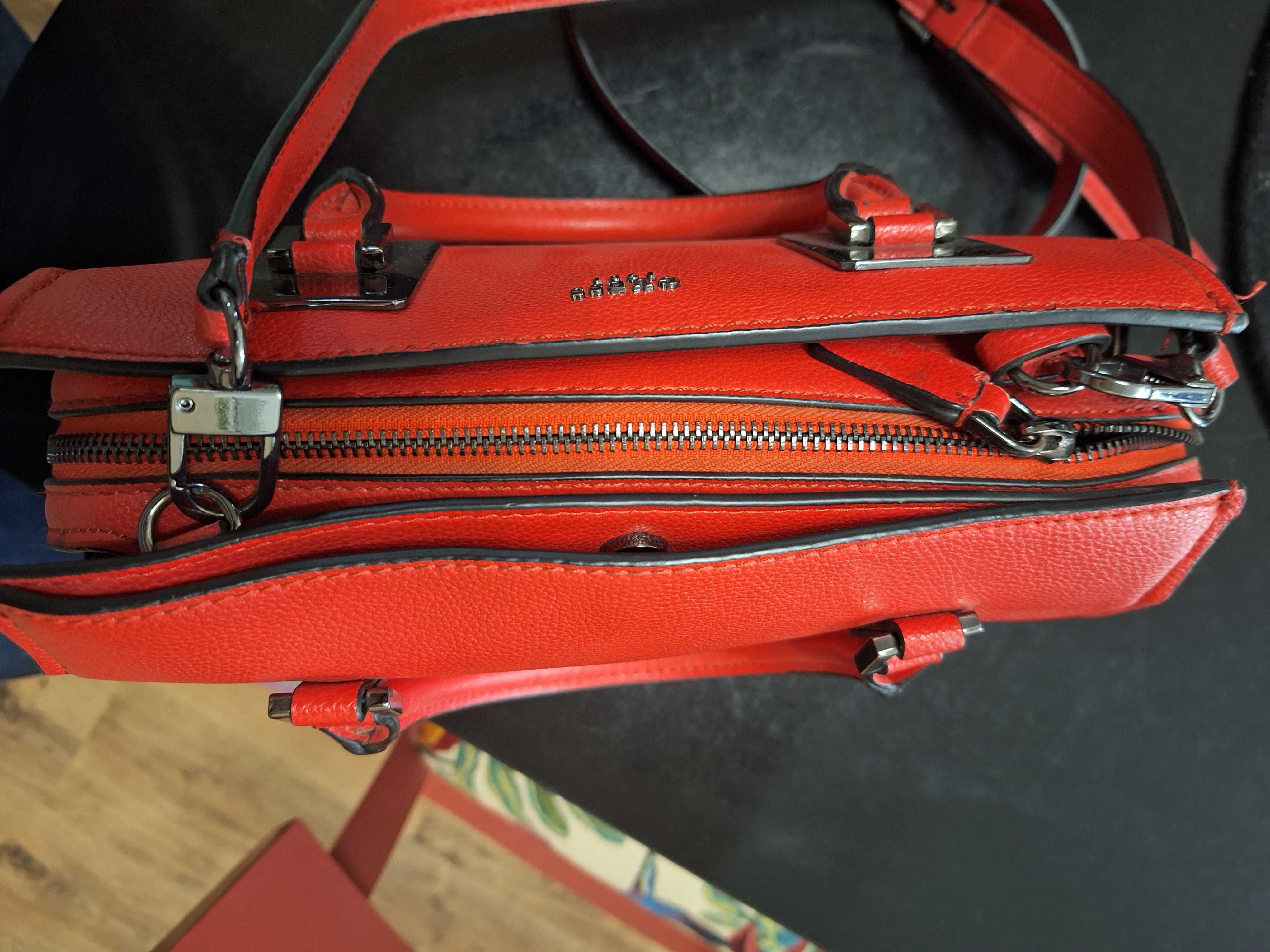 Дамска чанта Guess