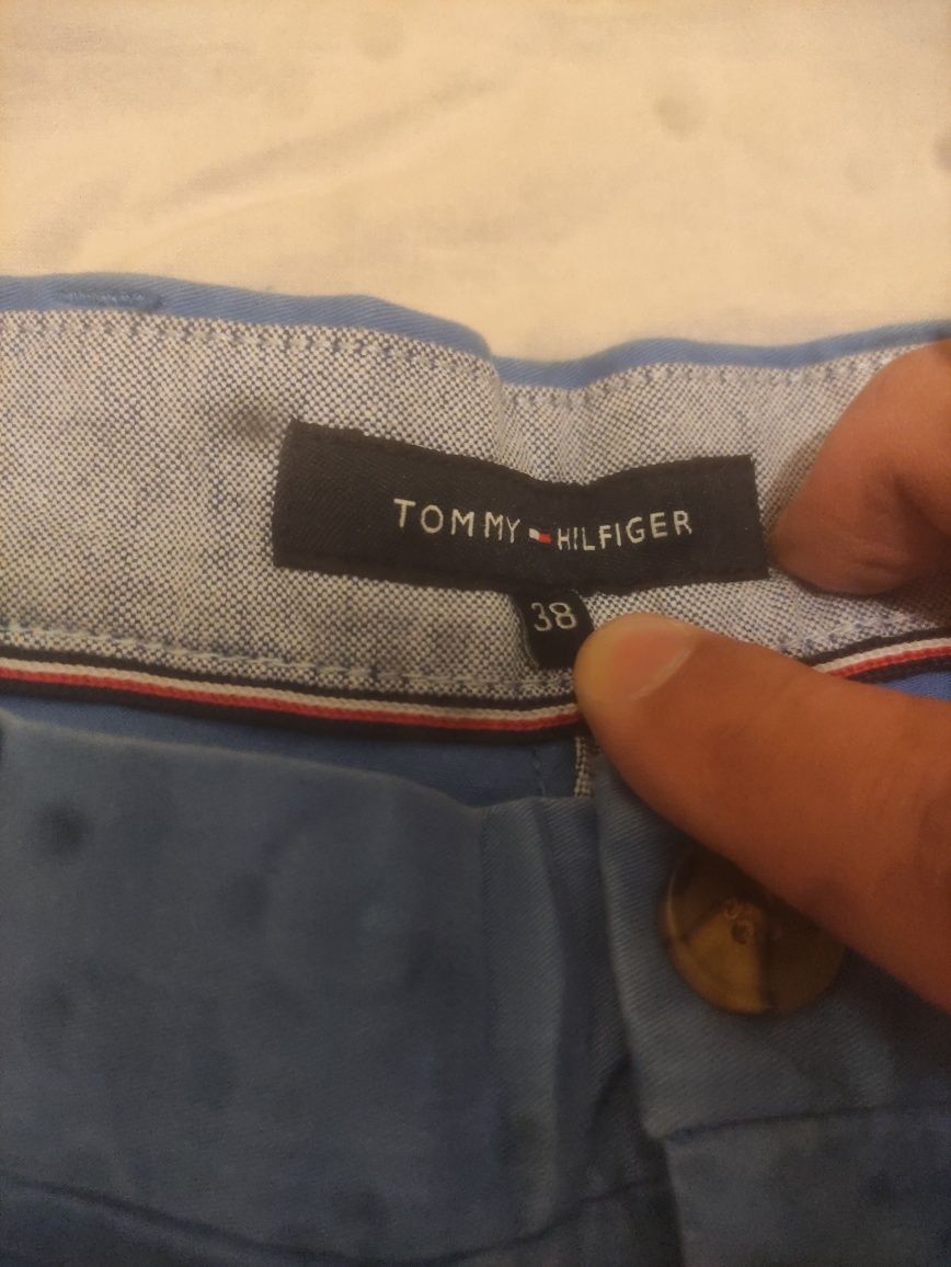 Vând pantaloni scurți Tommy Hilfiger