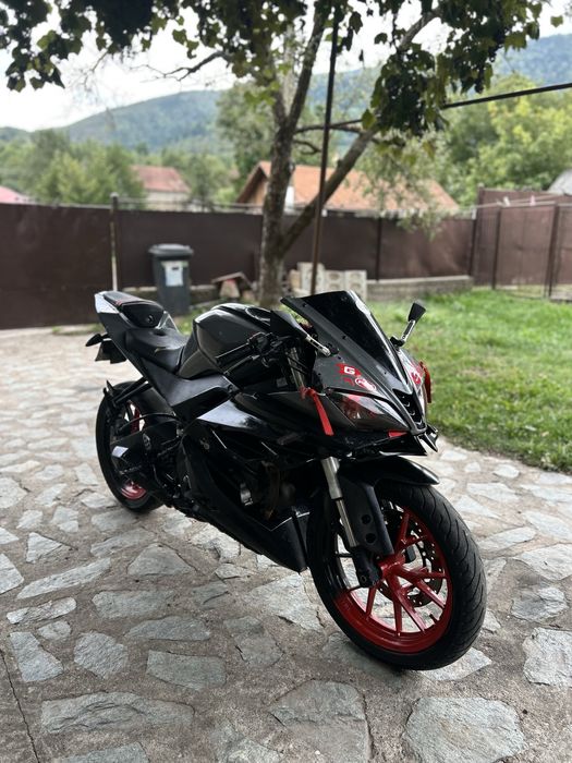 Yamaha yzf 125 r