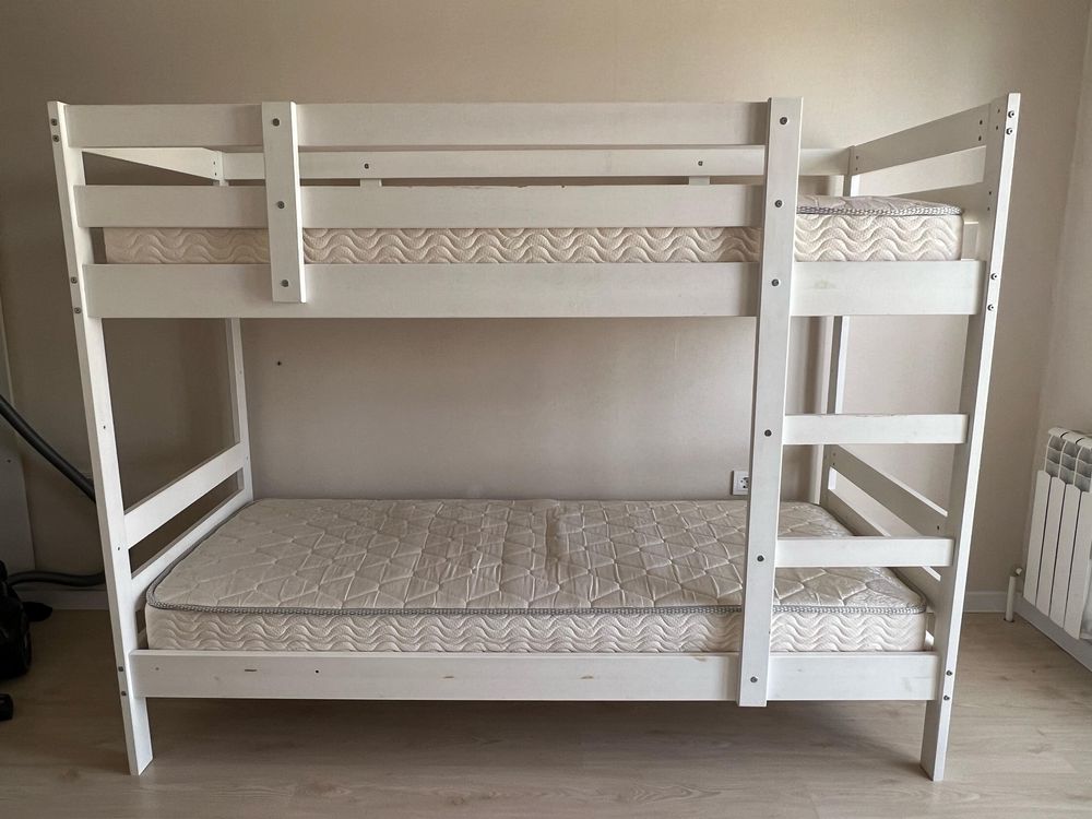 Продам 2 ярусную кровать подростковый