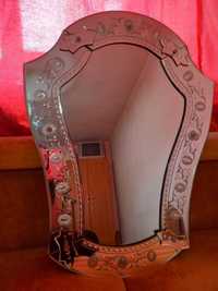 Vând oglindă venețiană de cristal, model deosebit