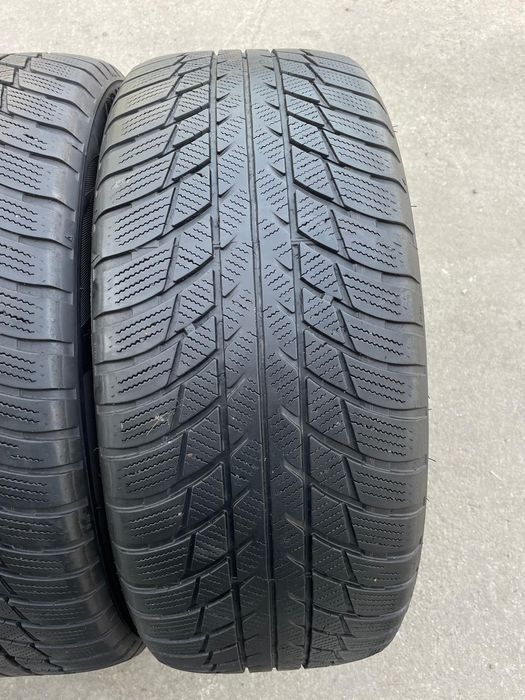 Set anvelope iarna 225 50 18 bridgestone rsc