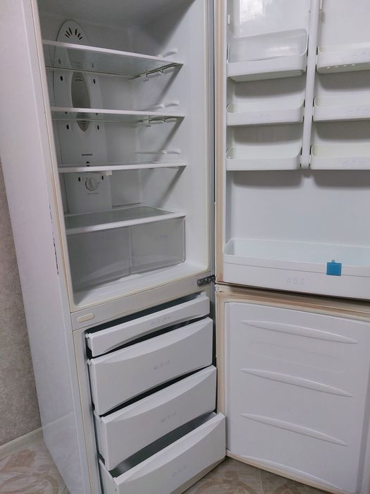 Продам холодильник LG