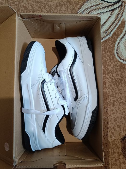 Нови обувки Vans