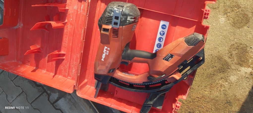 Pistol cuie hilti gaz