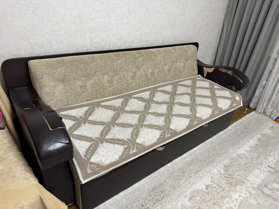 Диван трансформер со встроенным столом