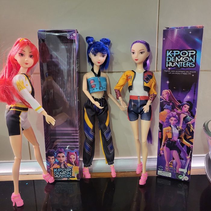 3 papusi originale k-pop demon Hunters cântătoare si lumina 32 cm
