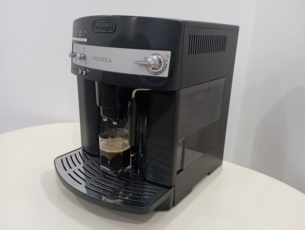 expresor / espressor DeLonghi magnifica