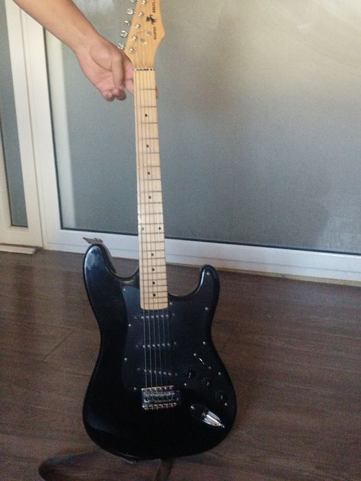 Vând chitara electrica Mustang fender