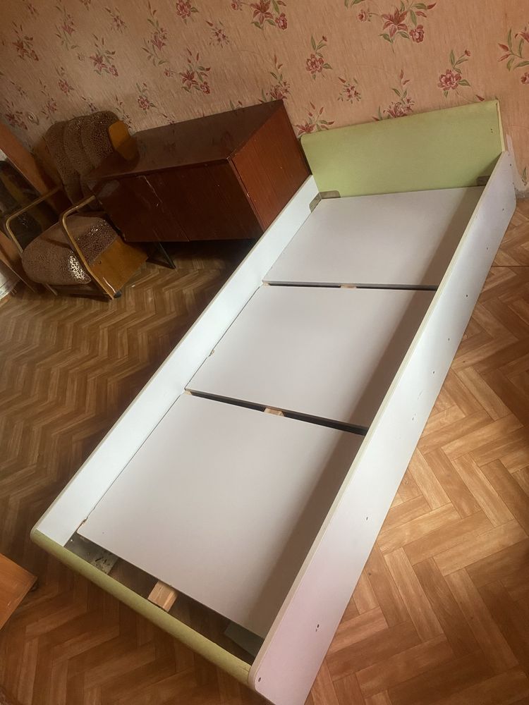 Продаю кровати без матрасов