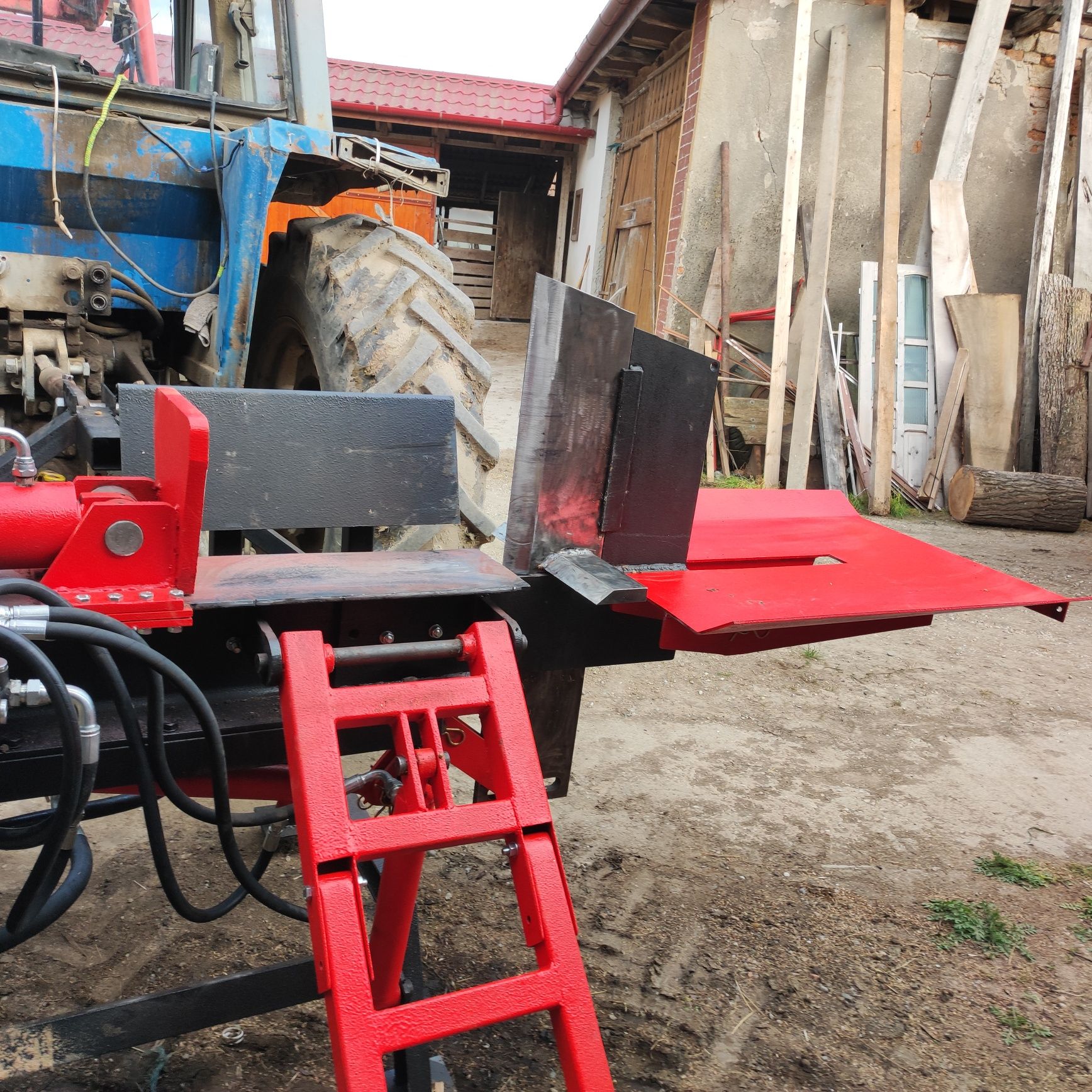 Crepator lemne după tractor