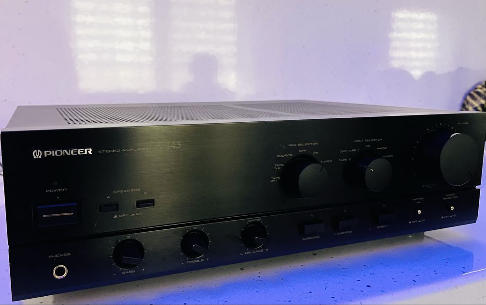 Pioneer A-443 стерео усиловател.