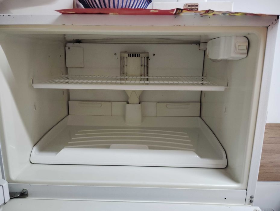 Frigider mare cu congelator sus