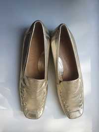 Женская обувь (золотистые мокасины)